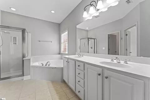 Bath - 14 Barnstable Ct, Greer, SC 29650 photo 2 of 6