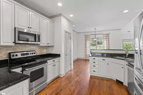 Kitchen - 14 Barnstable Ct, Greer, SC 29650 photo 5 of 5