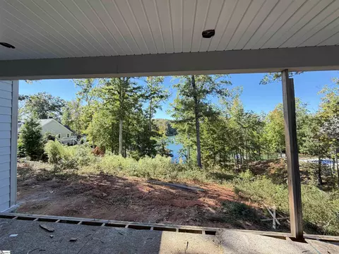 Exterior - 924 Falling Waters Ln, Seneca, SC 29672 photo 4 of 4
