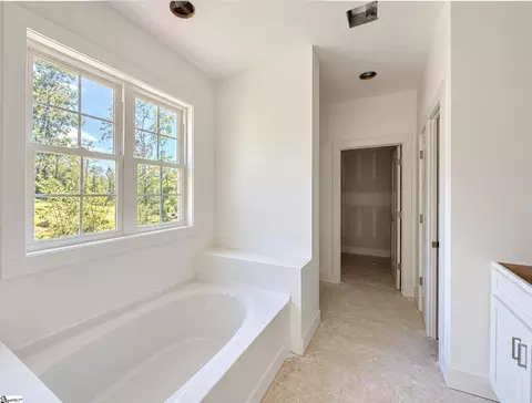 Bath - 924 Falling Waters Ln, Seneca, SC 29672 photo 1 of 2