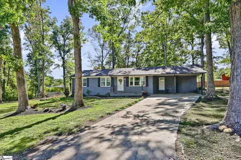 21 Blue Mountain Dr, Greenville, SC 29617