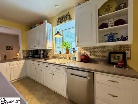 Kitchen - 730 Wilson Ferry Rd, Moore, SC 29369 photo 1 of 2
