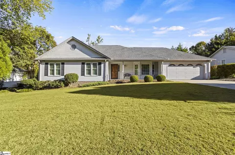 8 Oak Tree Dr, Taylors, SC 29687