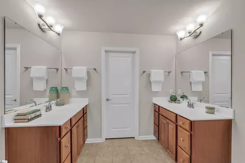 Bath - 3 Grace Ct, Easley, SC 29642 photo 2 of 4