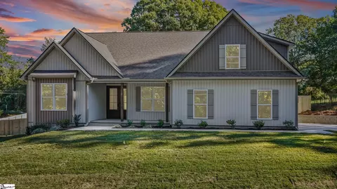 19 Kimberly Dr, Travelers Rest, SC 29690