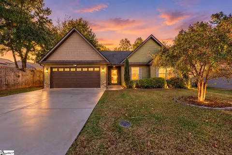 5 Caulfield Ct, Fountain Inn, SC 29644