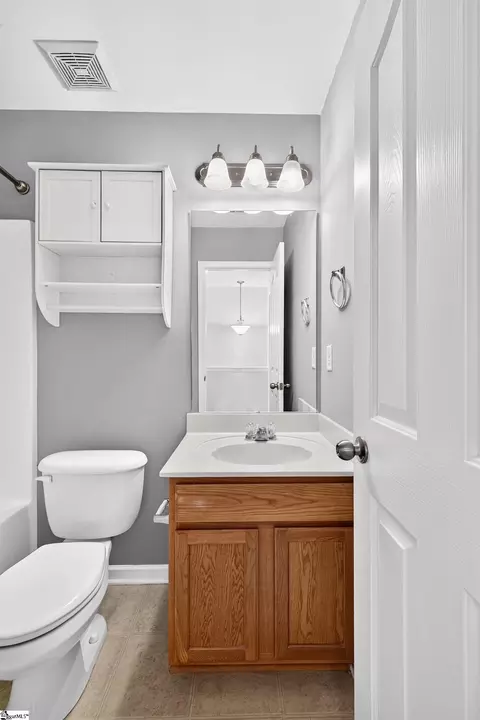 Bath - 100 Xander Dr, Greer, SC 29650 photo 2 of 5