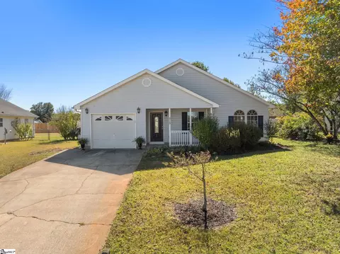 515 Climbing Rose Ct, Fountain Inn, SC 29644
