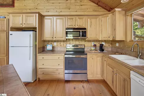 Kitchen - 156 Ebenezer Rd, Greer, SC 29651 photo 2 of 3