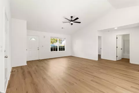 Living - 257 Ashley Danielle Dr, Duncan, SC 29334 photo 2 of 6