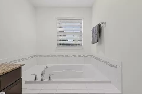 Bath - 105 Middleby Way, Greer, SC 29650 photo 5 of 5
