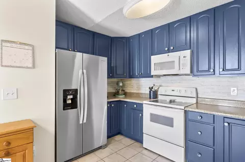 Kitchen - 112 B Reef Ct, Easley, SC 29642 photo 3 of 3