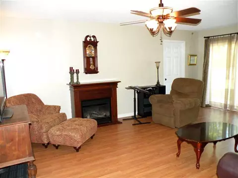 879 Cherry St, Pendleton, SC 29670 photo 3