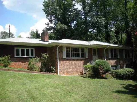 3048 Forest Dr, Seneca, SC 29672 photo 1