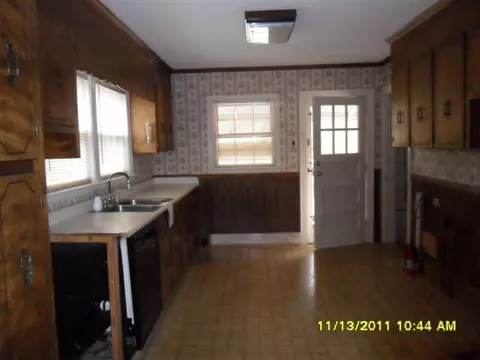 75 E Cork St, Ware Shoals, SC 29692 photo 6