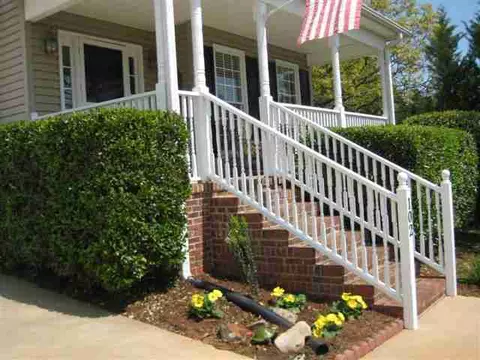 102 Dewberry Ct, Easley, SC 29642 photo 2