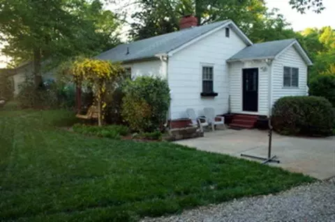 522 E Main St, Pendleton, SC 29670 photo 2