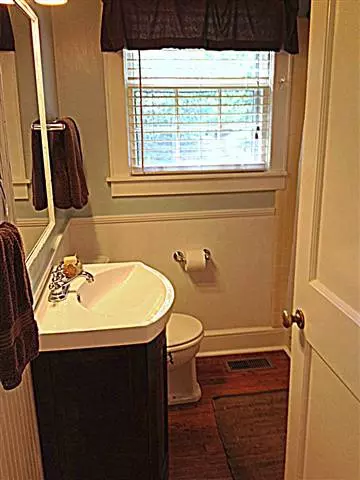 522 E Main St, Pendleton, SC 29670 photo 12