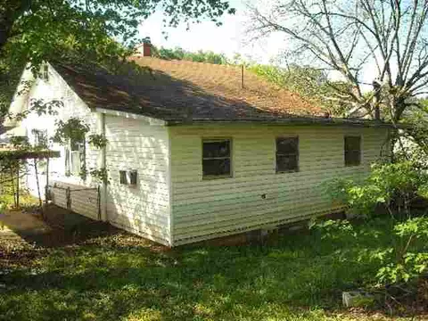 35 Ames St, Seneca, SC 29678 photo 9