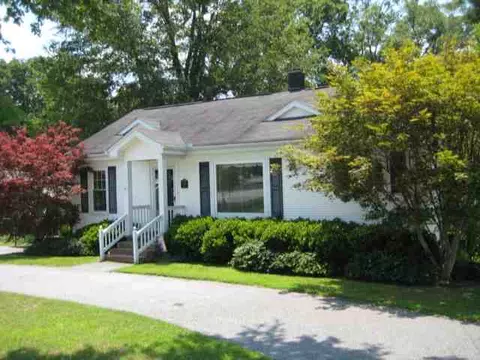 606 E Cedar Rock St, Pickens, SC 29671 photo 2