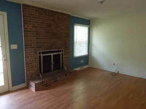 14 Duke St, Pendleton, SC 29670 photo 3