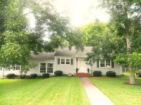 302 Parkway Dr, Easley, SC 29640 photo 1