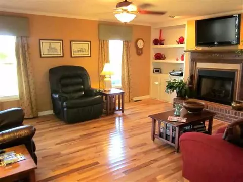 104 Crompton Dr, Pelzer, SC 29669 photo 3