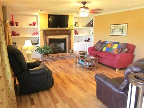 104 Crompton Dr, Pelzer, SC 29669 photo 2