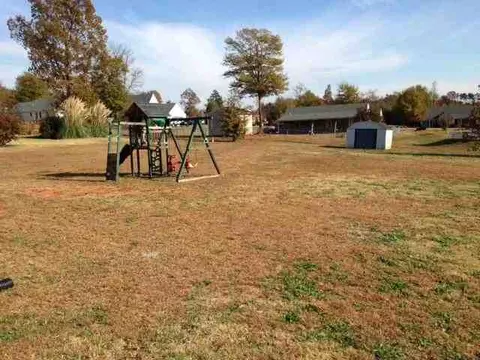 129 Carrie Leigh Ln, Pendleton, SC 29670 photo 2
