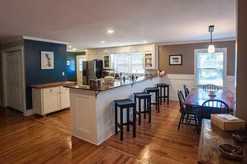 504 Cherry St, Pendleton, SC 29670 photo 2
