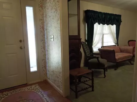 1014 E Queen St, Pendleton, SC 29670 photo 6