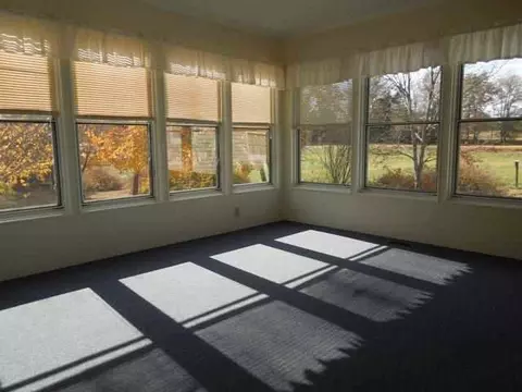 1014 E Queen St, Pendleton, SC 29670 photo 5