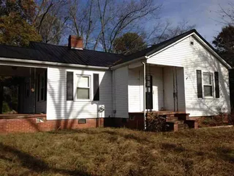 807 E Main St, Seneca, SC 29678 photo 2