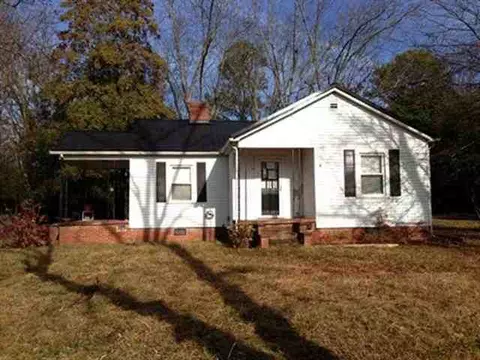 807 E Main St, Seneca, SC 29678 photo 1