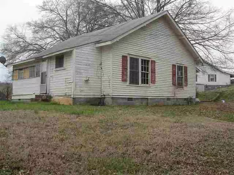 29 Circle St, Ware Shoals, SC 29692 photo 3