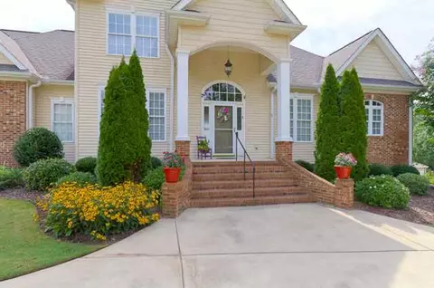 136 Red Maple Cir, Easley, SC 29642 photo 2
