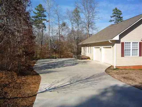 233 Castlebrook Dr, Walhalla, SC 29691 photo 3