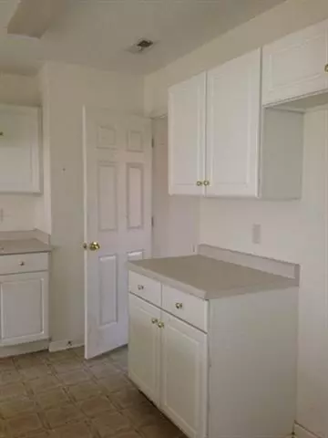 94 E Walnut St, Walhalla, SC 29691 photo 5