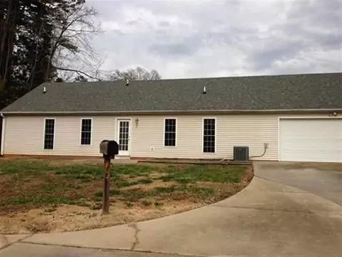 94 E Walnut St, Walhalla, SC 29691 photo 2