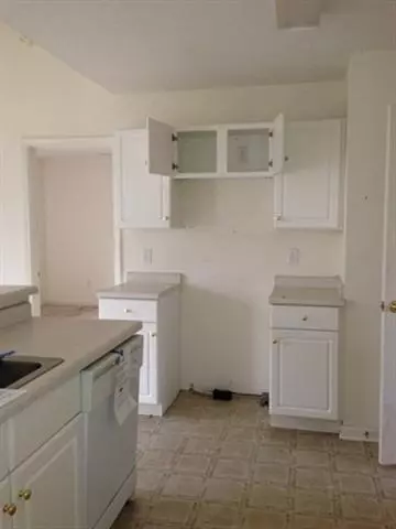 94 E Walnut St, Walhalla, SC 29691 photo 4