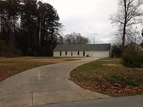 94 E Walnut St, Walhalla, SC 29691 photo 3