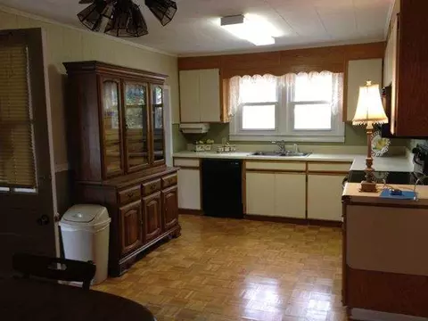 340 W Blue Ridge St, Pendleton, SC 29670 photo 4