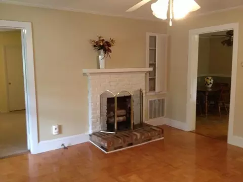 340 W Blue Ridge St, Pendleton, SC 29670 photo 2