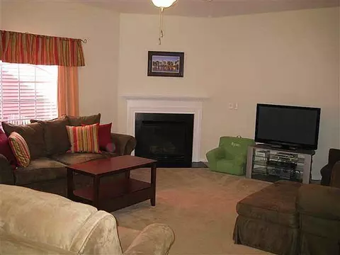 131 Pin Oak Ct, Easley, SC 29642 photo 4