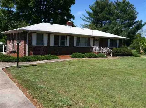 236 Gray Dr, Williamston, SC 29697 photo 2