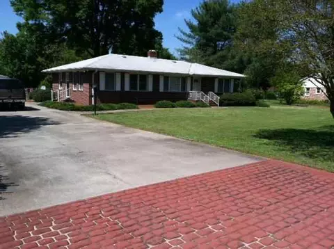 236 Gray Dr, Williamston, SC 29697 photo 1