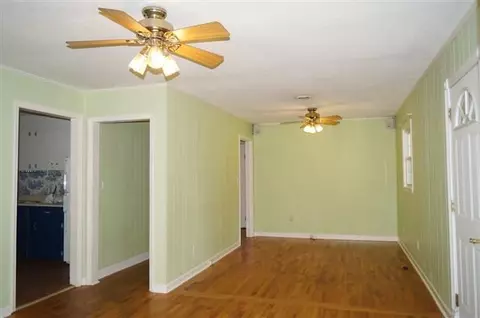 411 Cherry St, Pendleton, SC 29670 photo 3