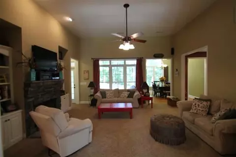 212 Devonhurst Dr, Seneca, SC 29678 photo 4