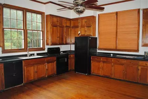 203 N Elm St #THE POE HOUSE, Pendleton, SC 29670 photo 4