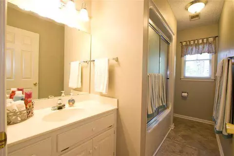 100 Stonewall Dr, Easley, SC 29642 photo 12